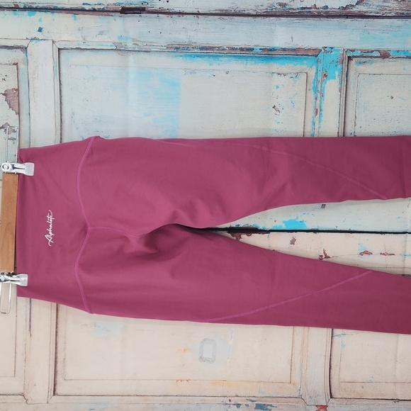 Alphalete Surface Elevation leggings in candy apple - Picture 6 of 7